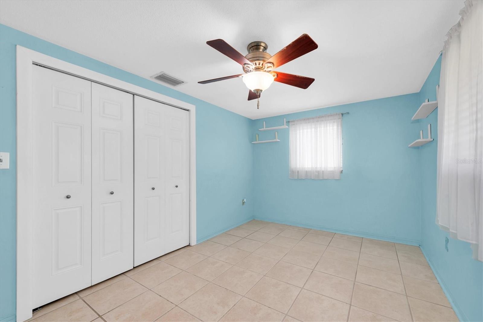 Image 19 of 33 For 5675 Lown Street N