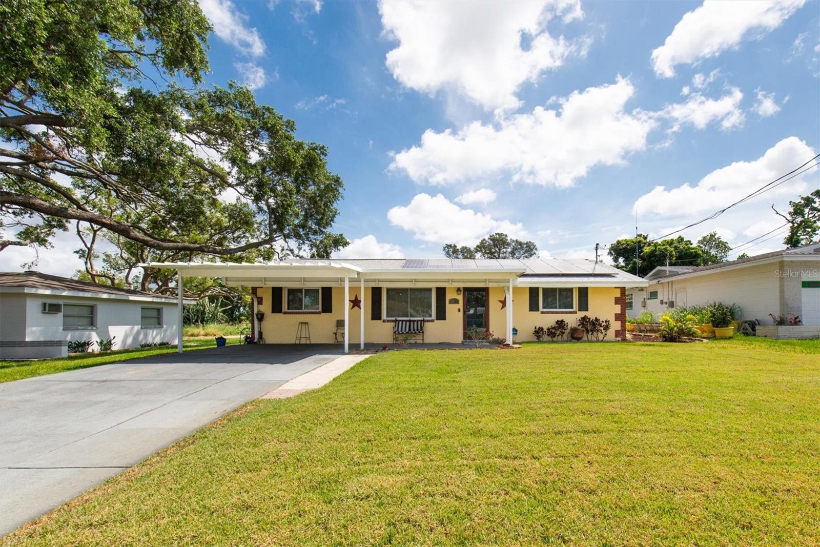 Image 2 of 33 For 5675 Lown Street N