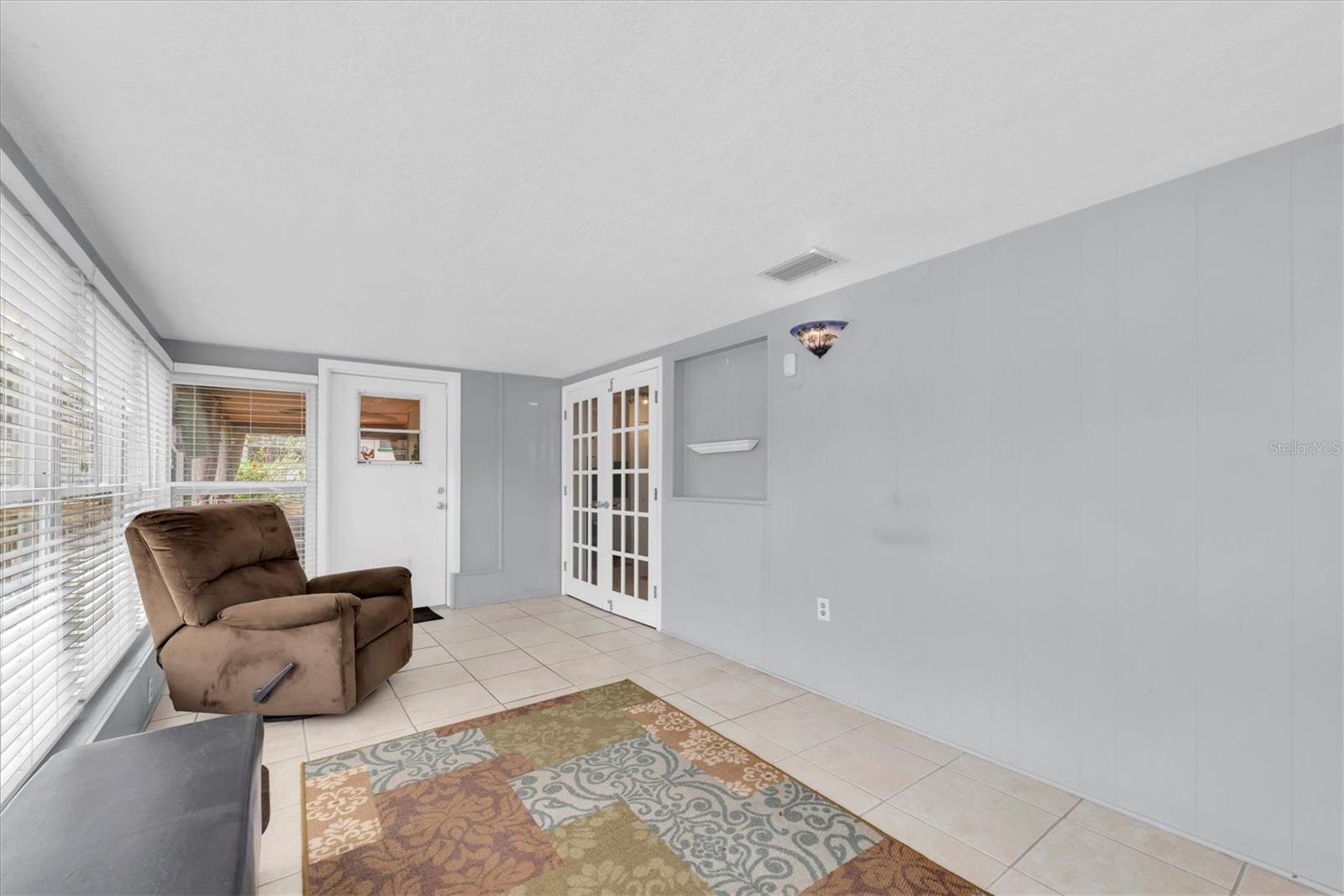 Image 22 of 33 For 5675 Lown Street N