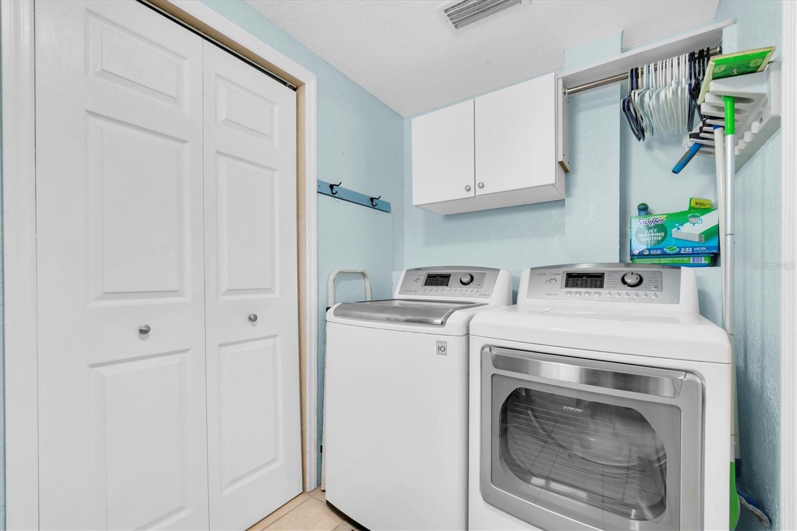 Image 23 of 33 For 5675 Lown Street N