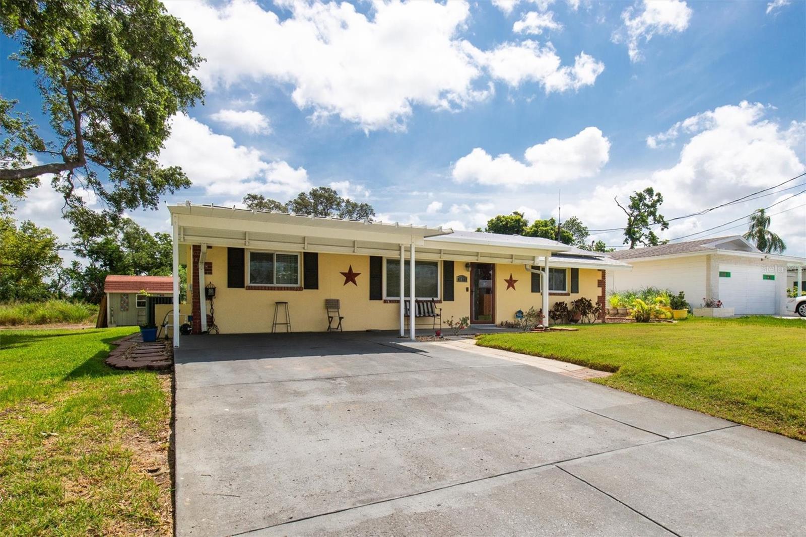 Image 4 of 33 For 5675 Lown Street N