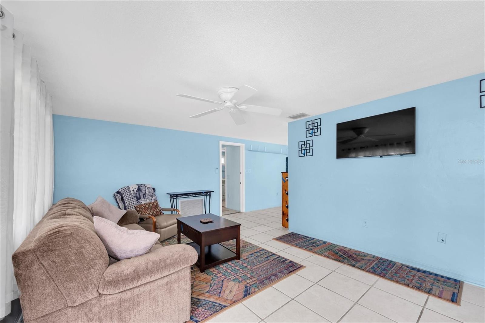 Image 7 of 33 For 5675 Lown Street N