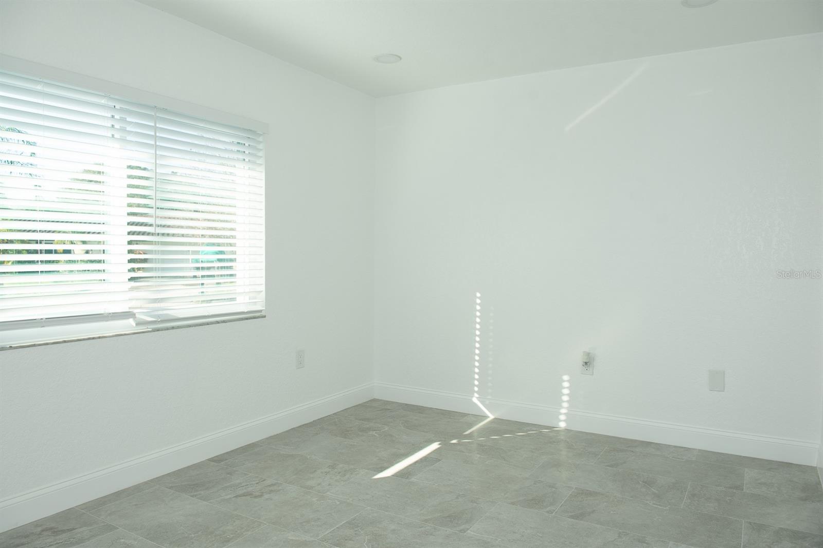 Image 10 of 19 For 11889 93rd Avenue