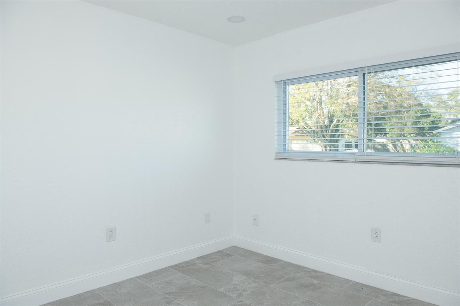 Image 11 of 19 For 11889 93rd Avenue