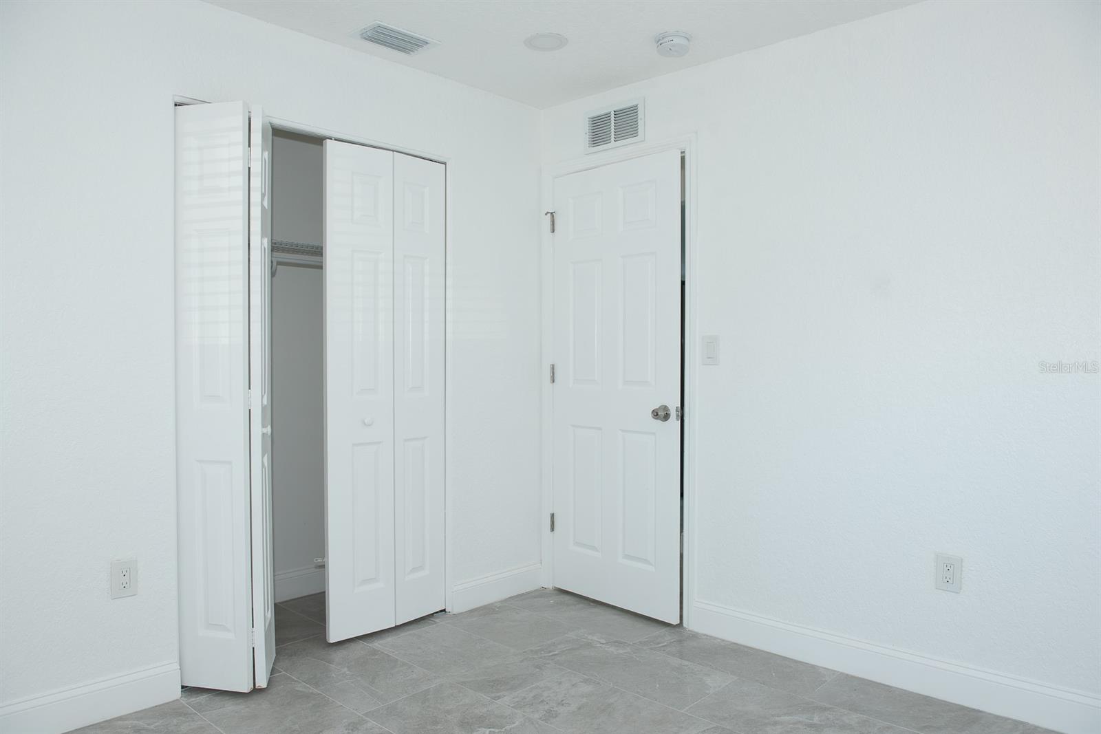 Image 12 of 19 For 11889 93rd Avenue