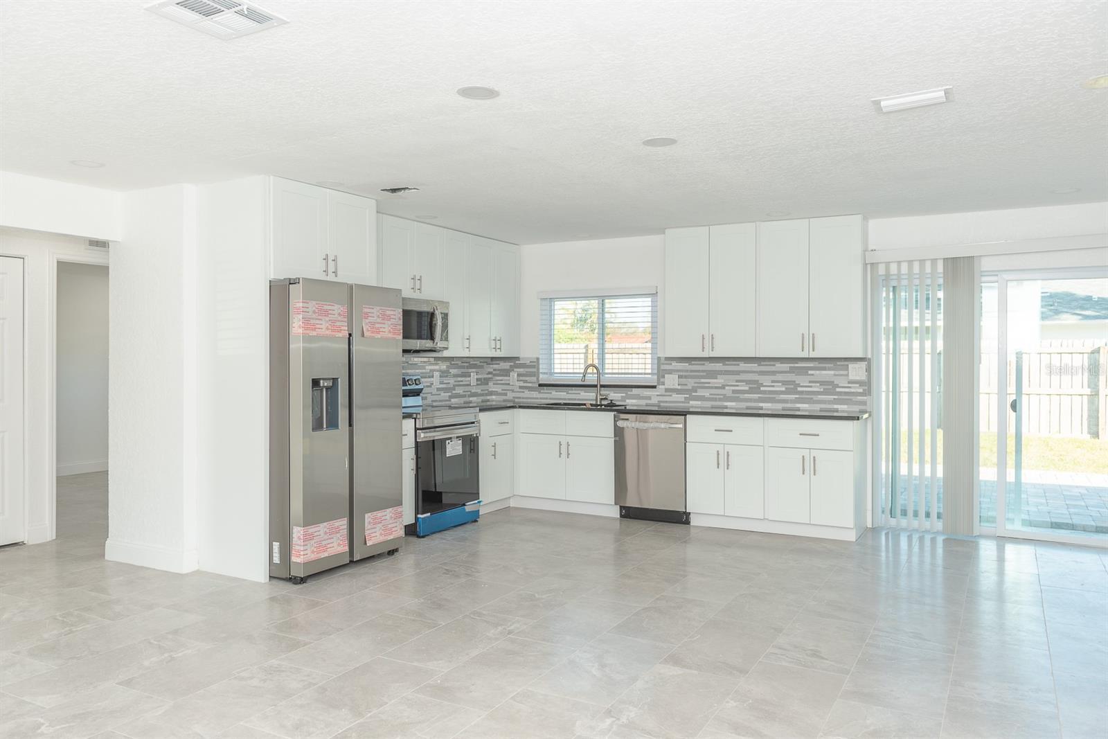 Image 16 of 19 For 11889 93rd Avenue