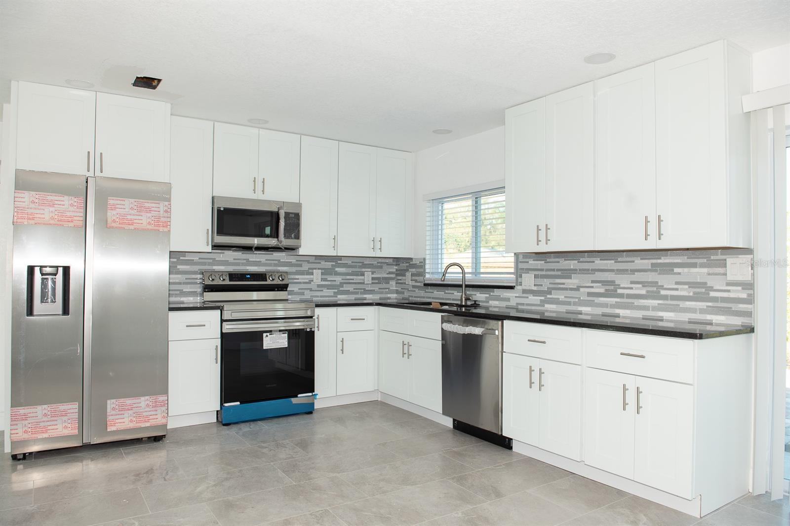 Image 3 of 19 For 11889 93rd Avenue