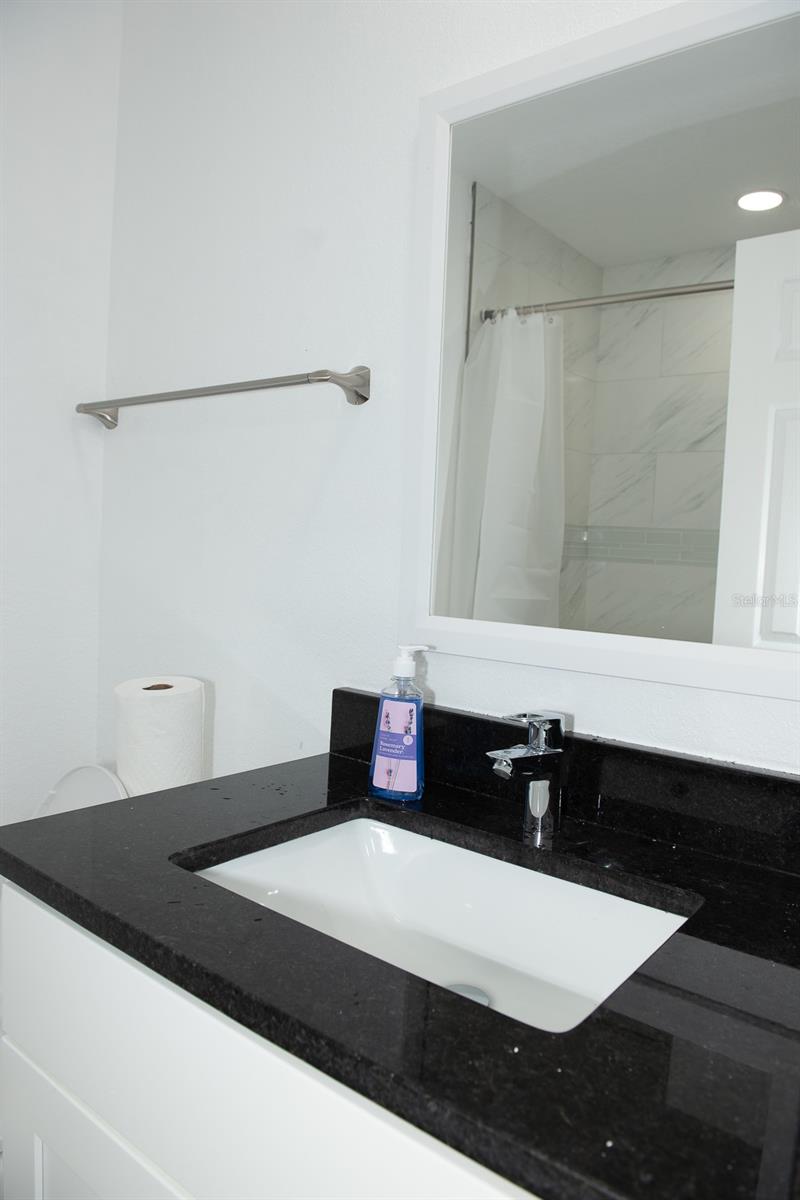 Image 5 of 19 For 11889 93rd Avenue