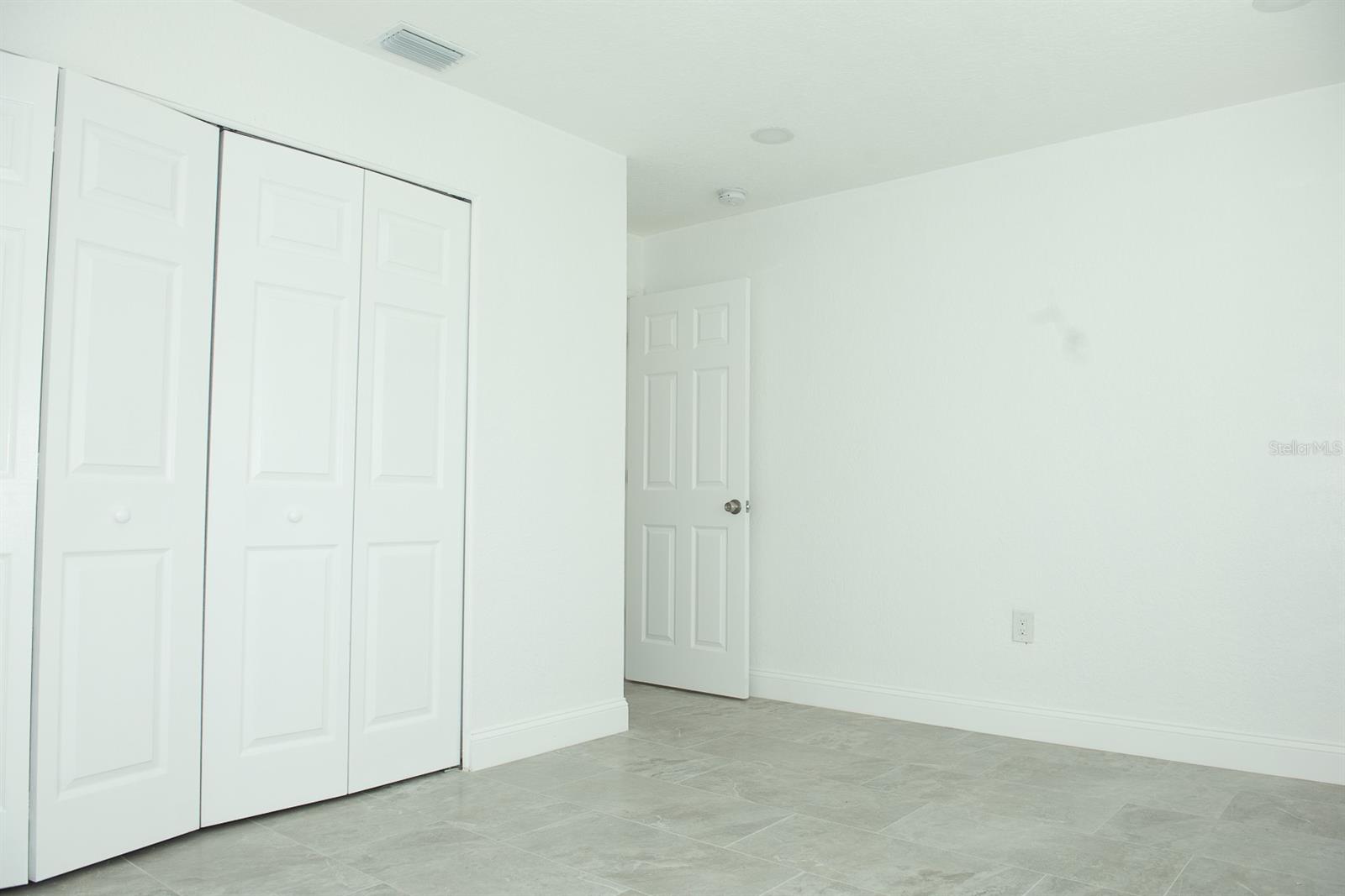 Image 9 of 19 For 11889 93rd Avenue