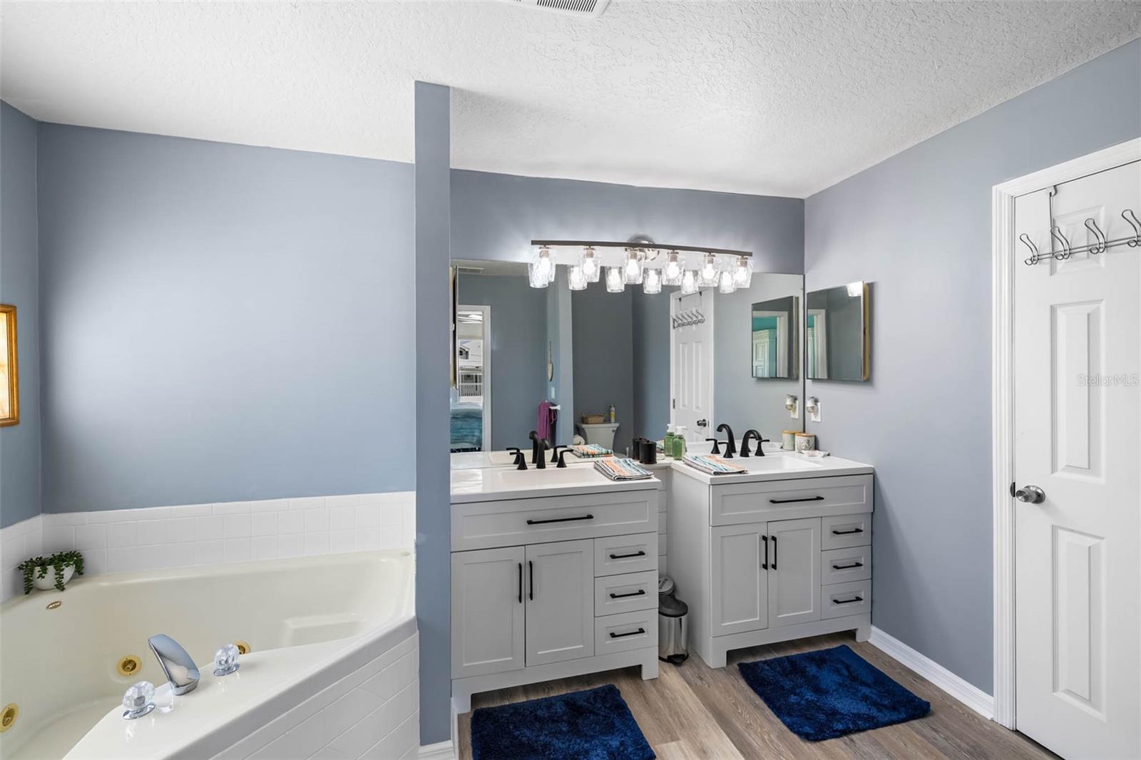 Image 19 of 48 For 4464 Neptune Drive