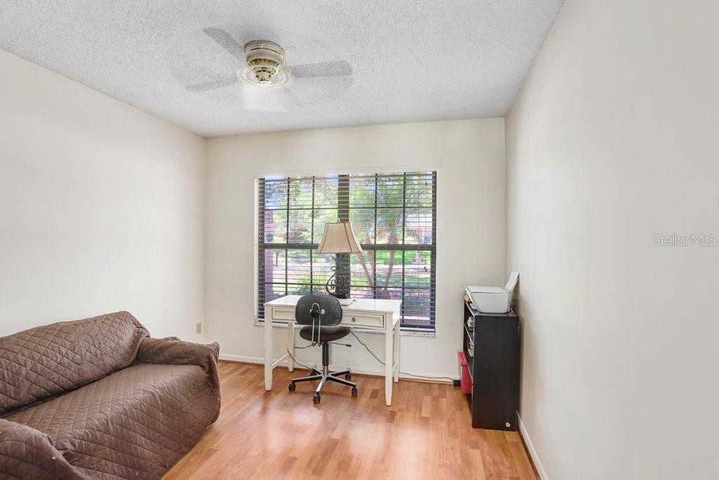 Listing photo id 8 for 107 Halton Circle