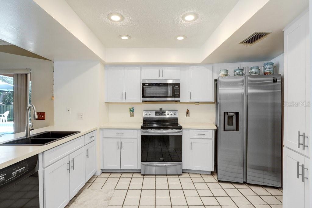Listing photo id 13 for 107 Halton Circle