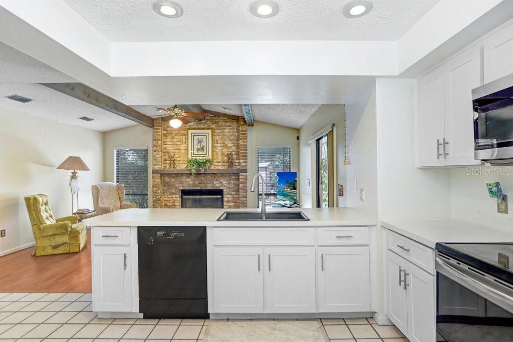 Listing photo id 14 for 107 Halton Circle