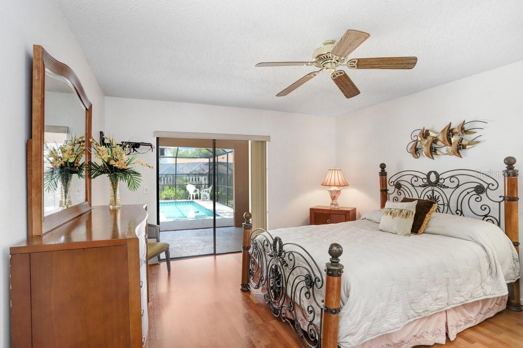 Listing photo id 17 for 107 Halton Circle