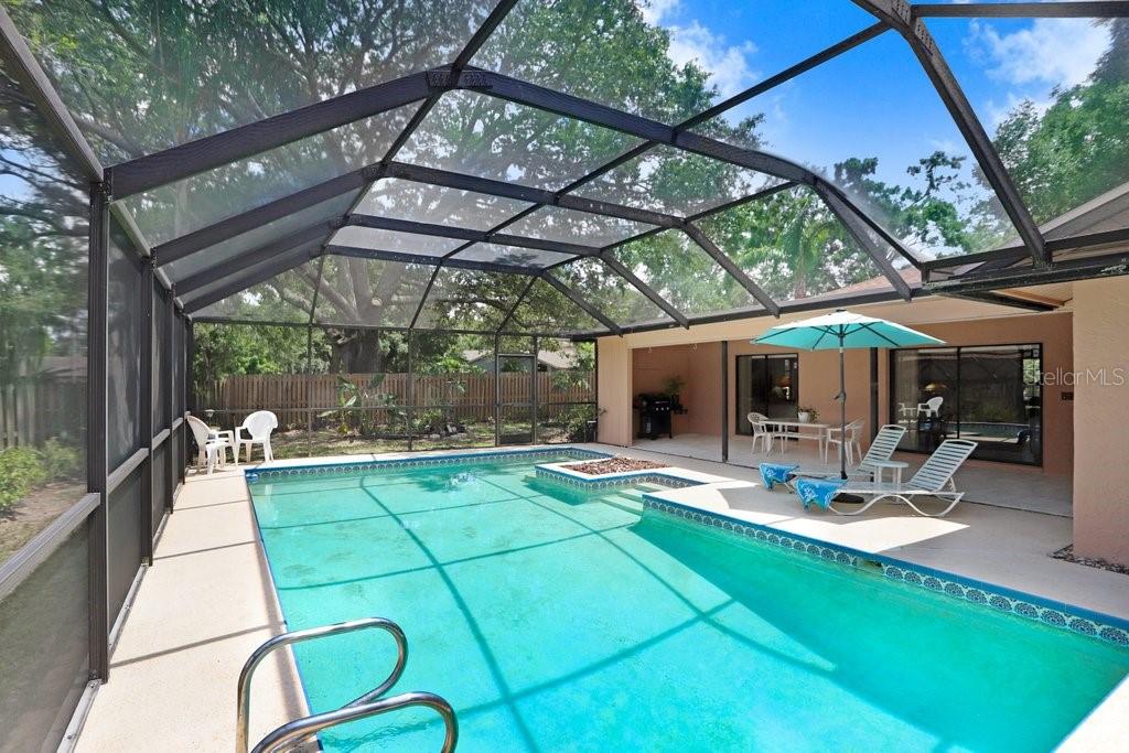 Listing photo id 0 for 107 Halton Circle