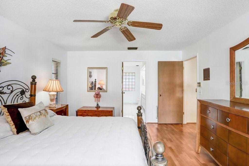 Listing photo id 18 for 107 Halton Circle