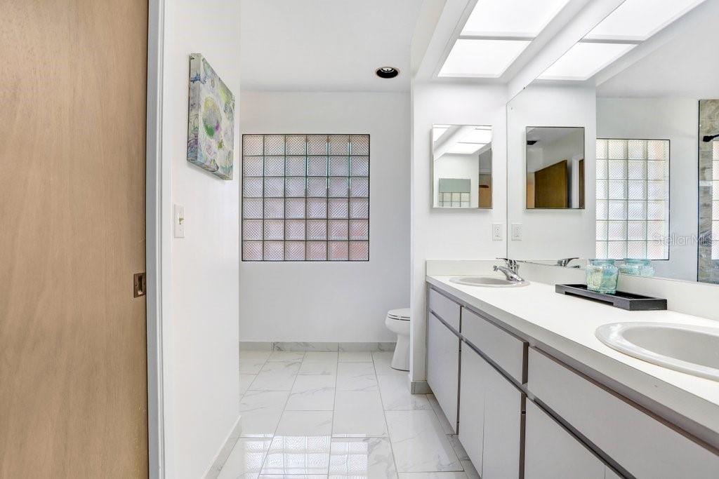 Listing photo id 19 for 107 Halton Circle