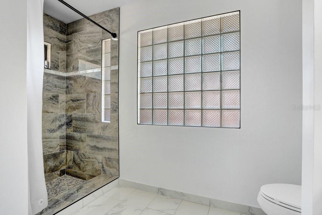Listing photo id 20 for 107 Halton Circle