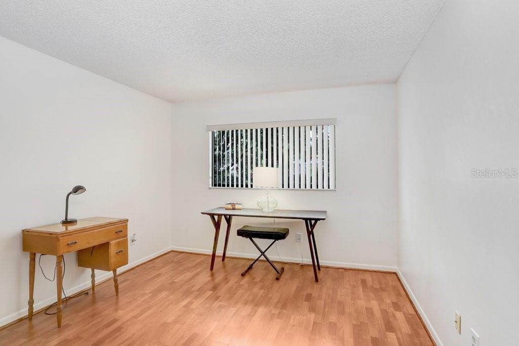 Listing photo id 23 for 107 Halton Circle