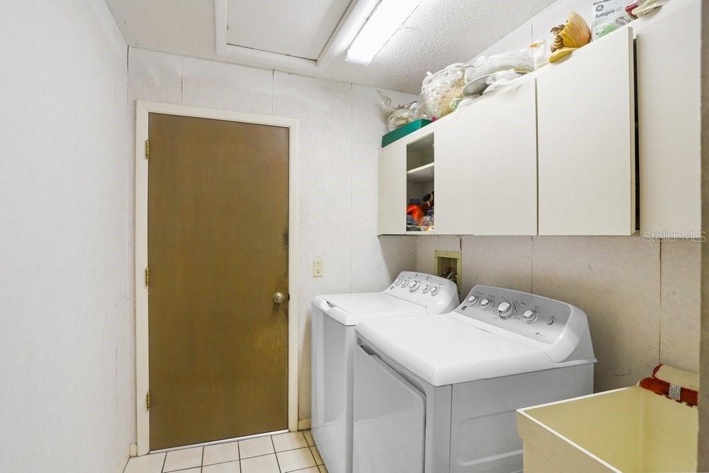 Listing photo id 25 for 107 Halton Circle