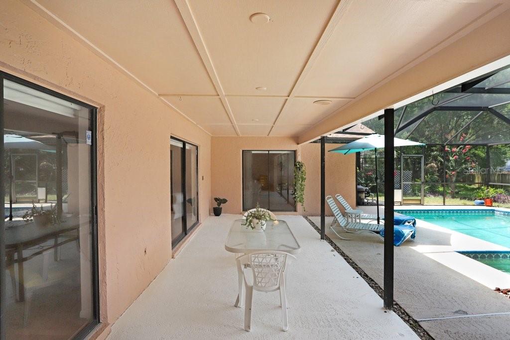 Listing photo id 27 for 107 Halton Circle
