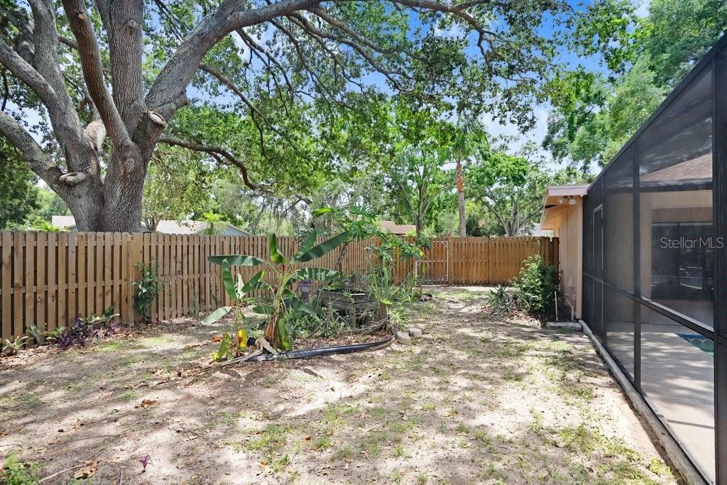 Listing photo id 31 for 107 Halton Circle