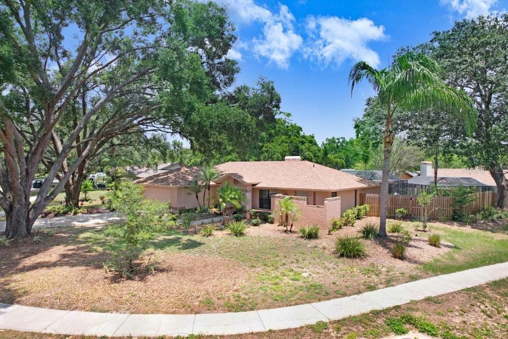 Listing photo id 35 for 107 Halton Circle