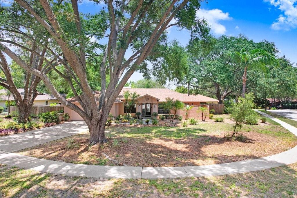 Listing photo id 2 for 107 Halton Circle