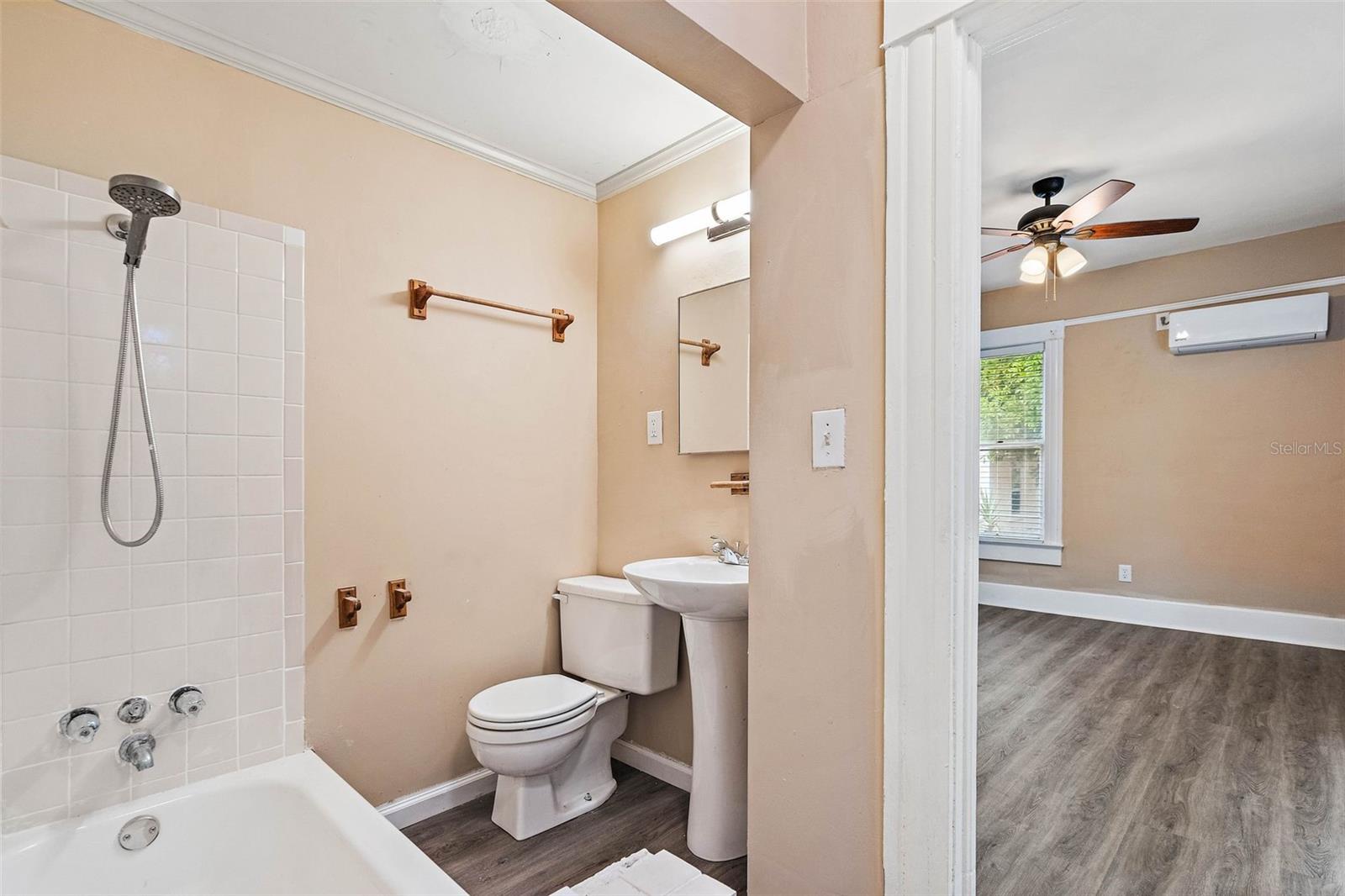 Listing photo id 9 for 630 34th Avenue S