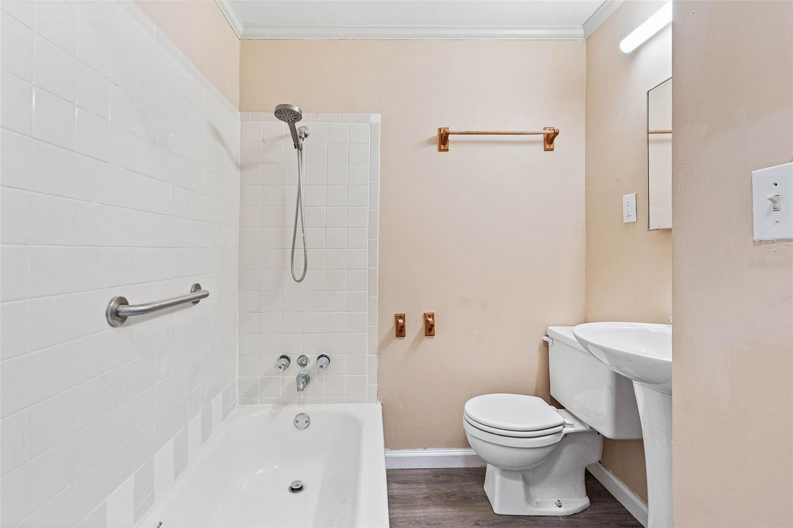 Listing photo id 10 for 630 34th Avenue S