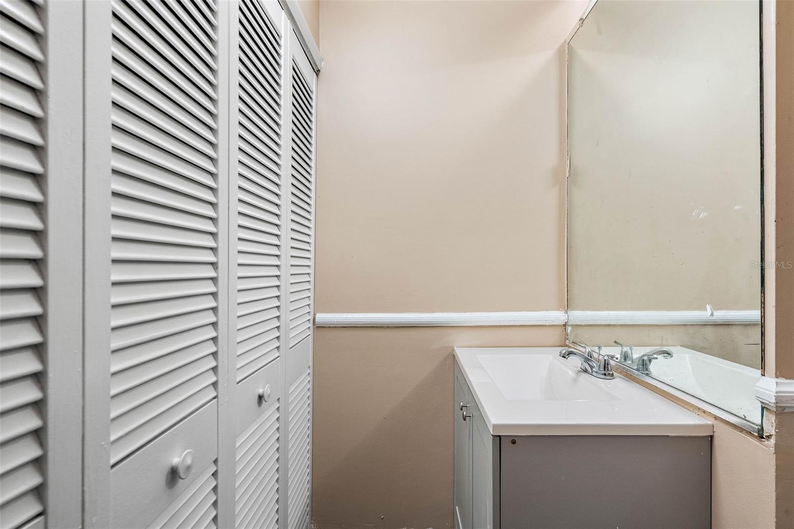 Listing photo id 19 for 630 34th Avenue S