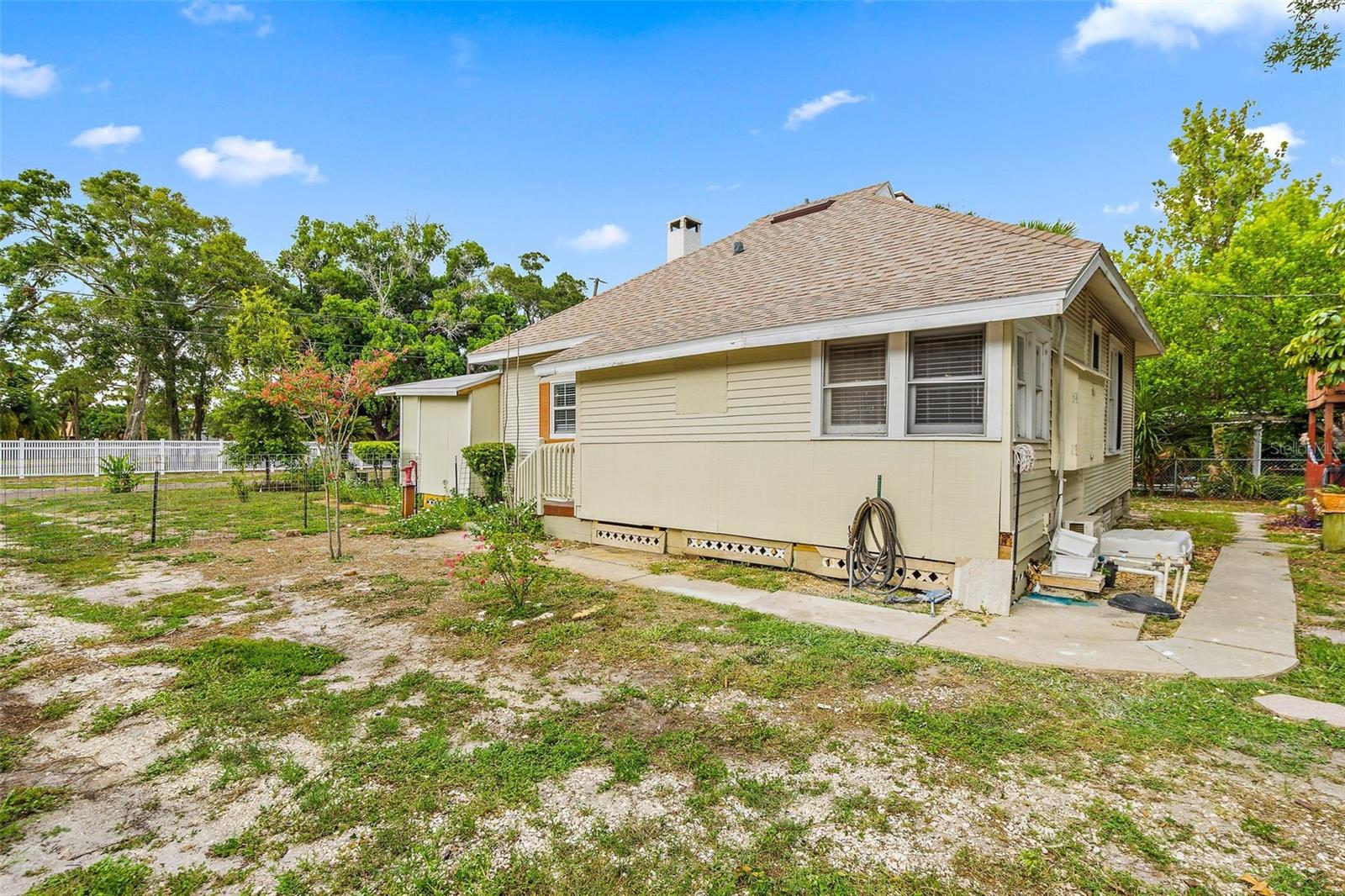 Listing photo id 24 for 630 34th Avenue S