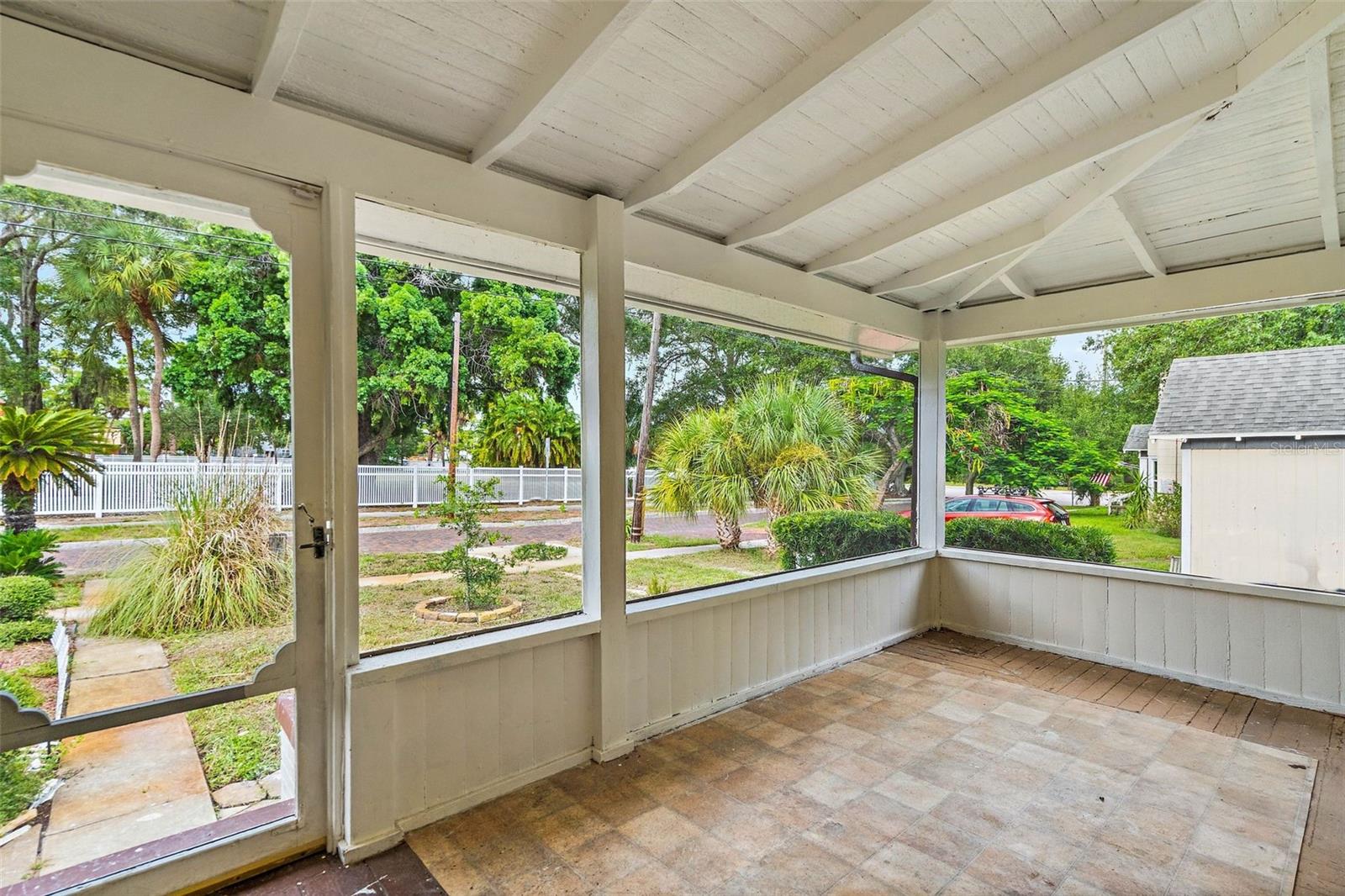 Listing photo id 2 for 630 34th Avenue S