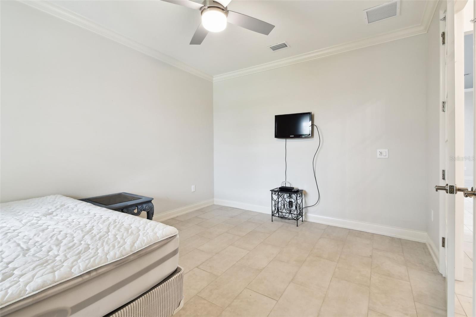 Image 19 of 61 For 7991 Lake James Boulevard