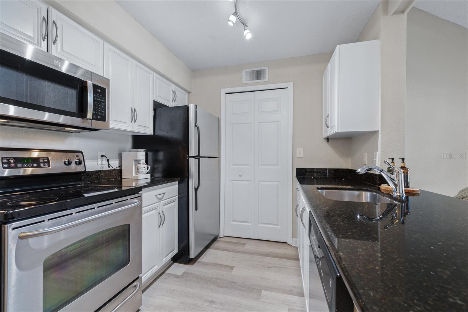 Image 13 of 46 For 3301 Haviland Ct  203