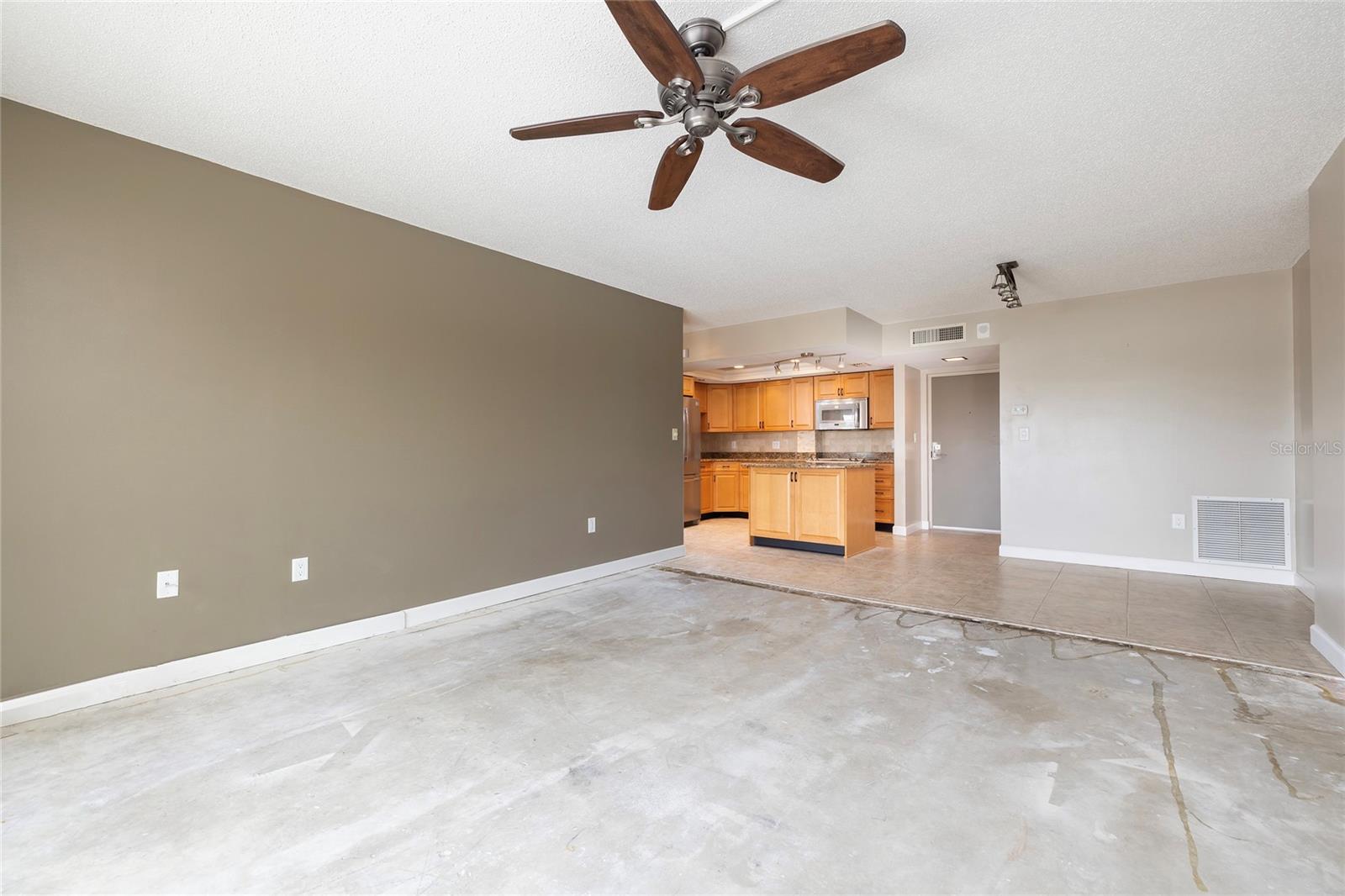 Image 11 of 41 For 4900 Brittany Drive S 613