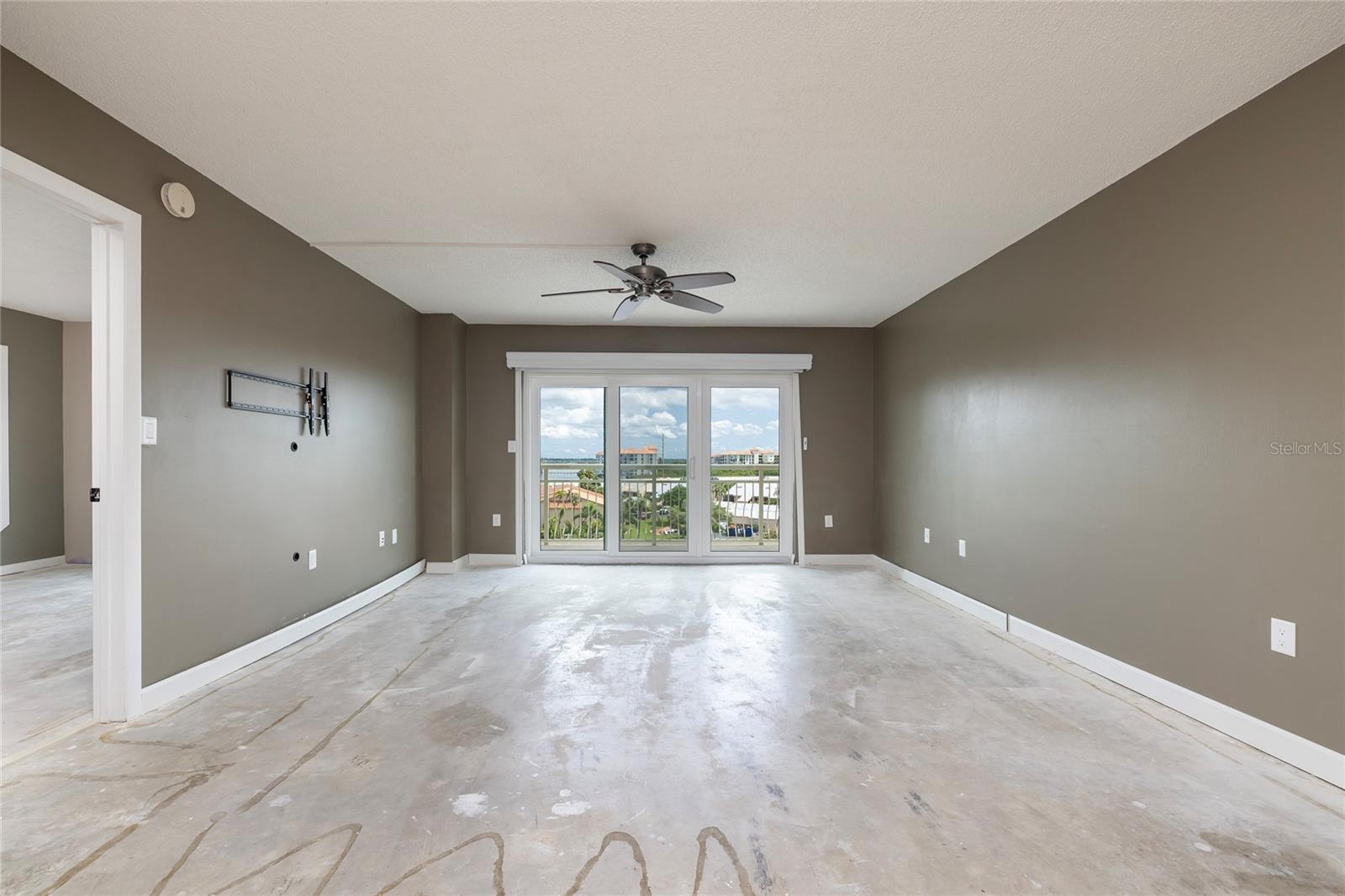 Image 12 of 41 For 4900 Brittany Drive S 613