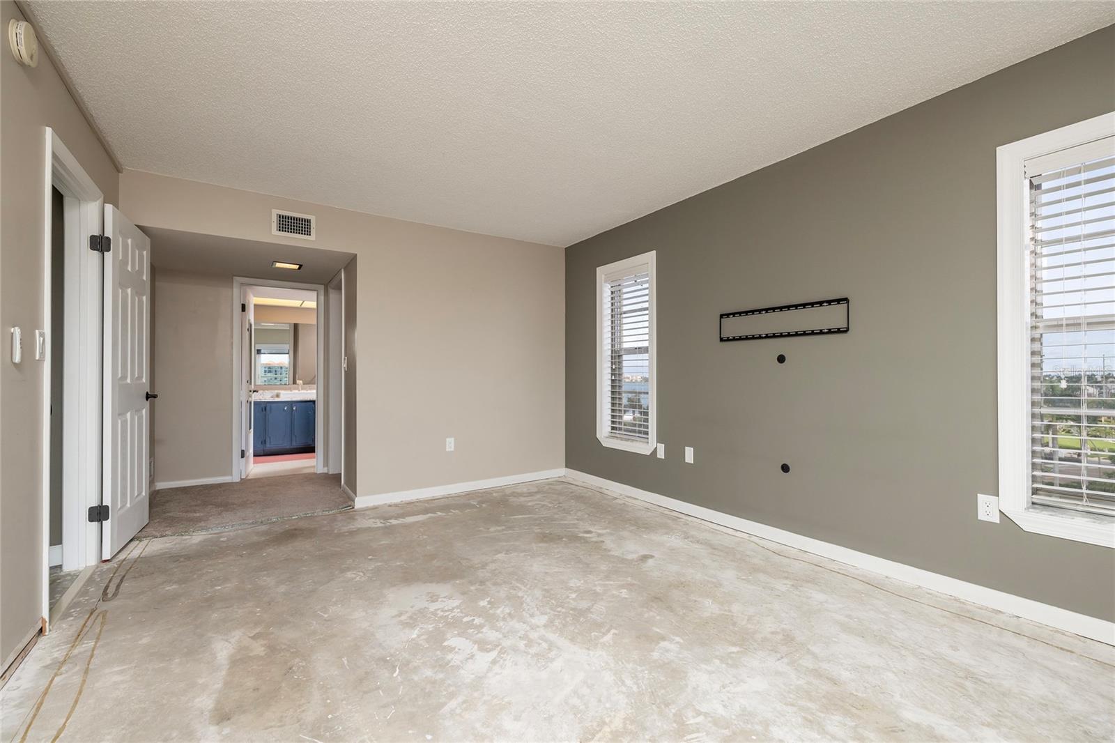 Image 14 of 41 For 4900 Brittany Drive S 613
