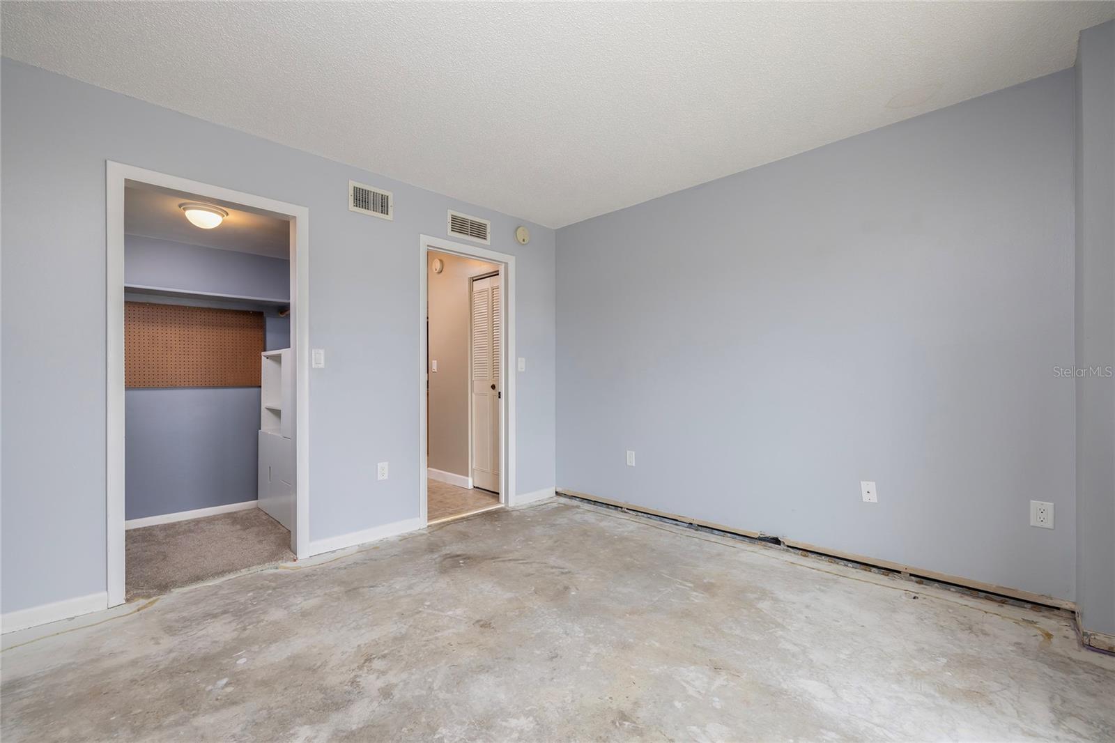 Image 18 of 41 For 4900 Brittany Drive S 613