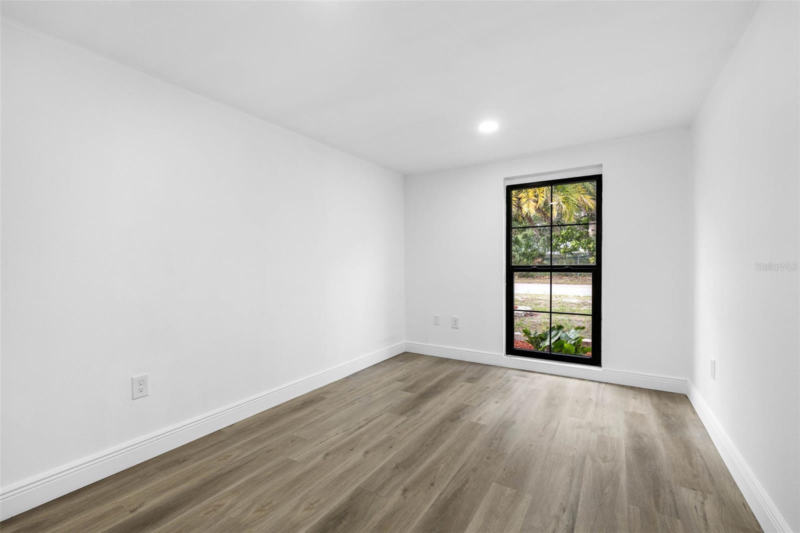 Image 14 of 49 For 9831 Scenic Drive