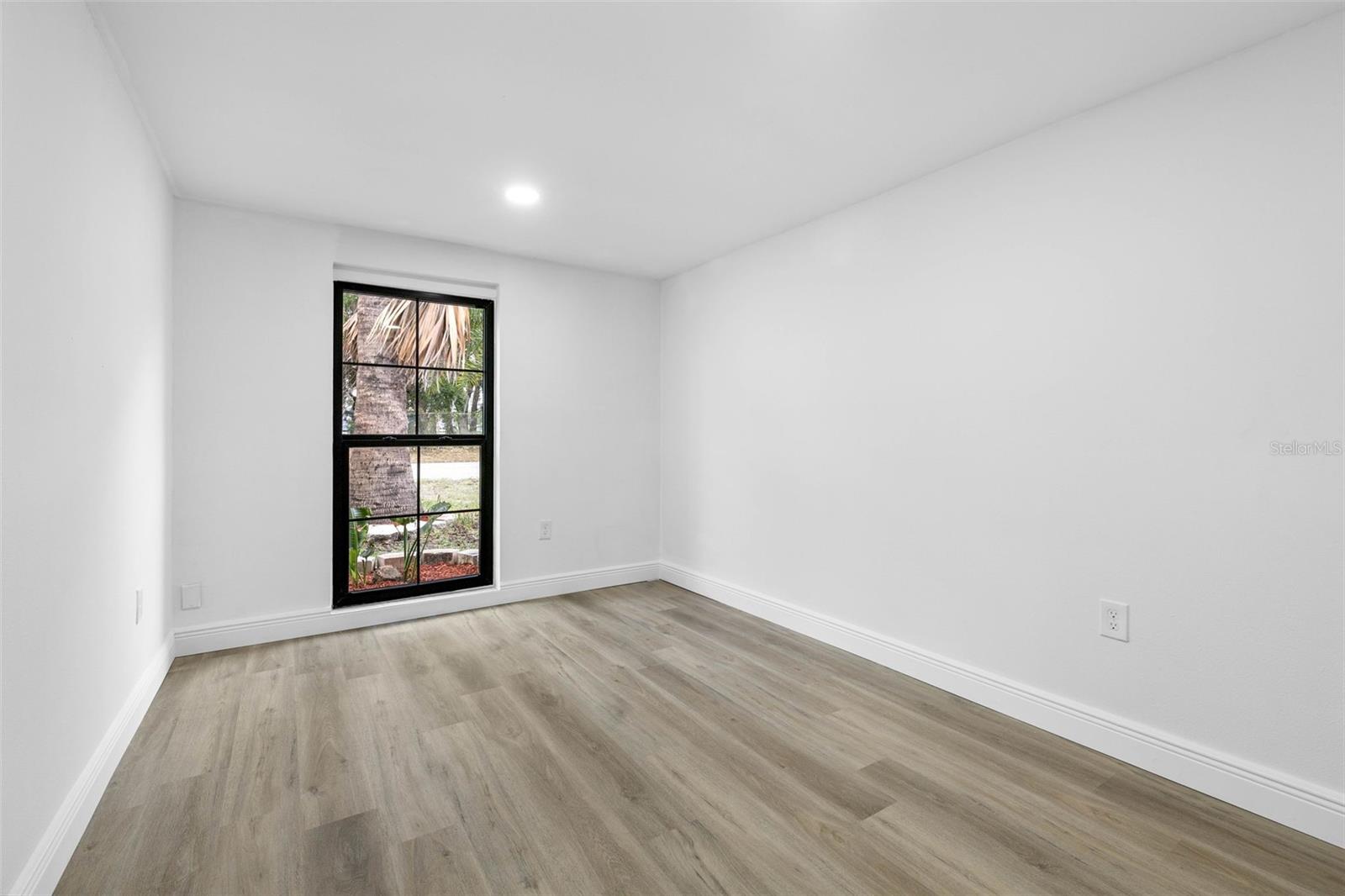 Image 17 of 49 For 9831 Scenic Drive