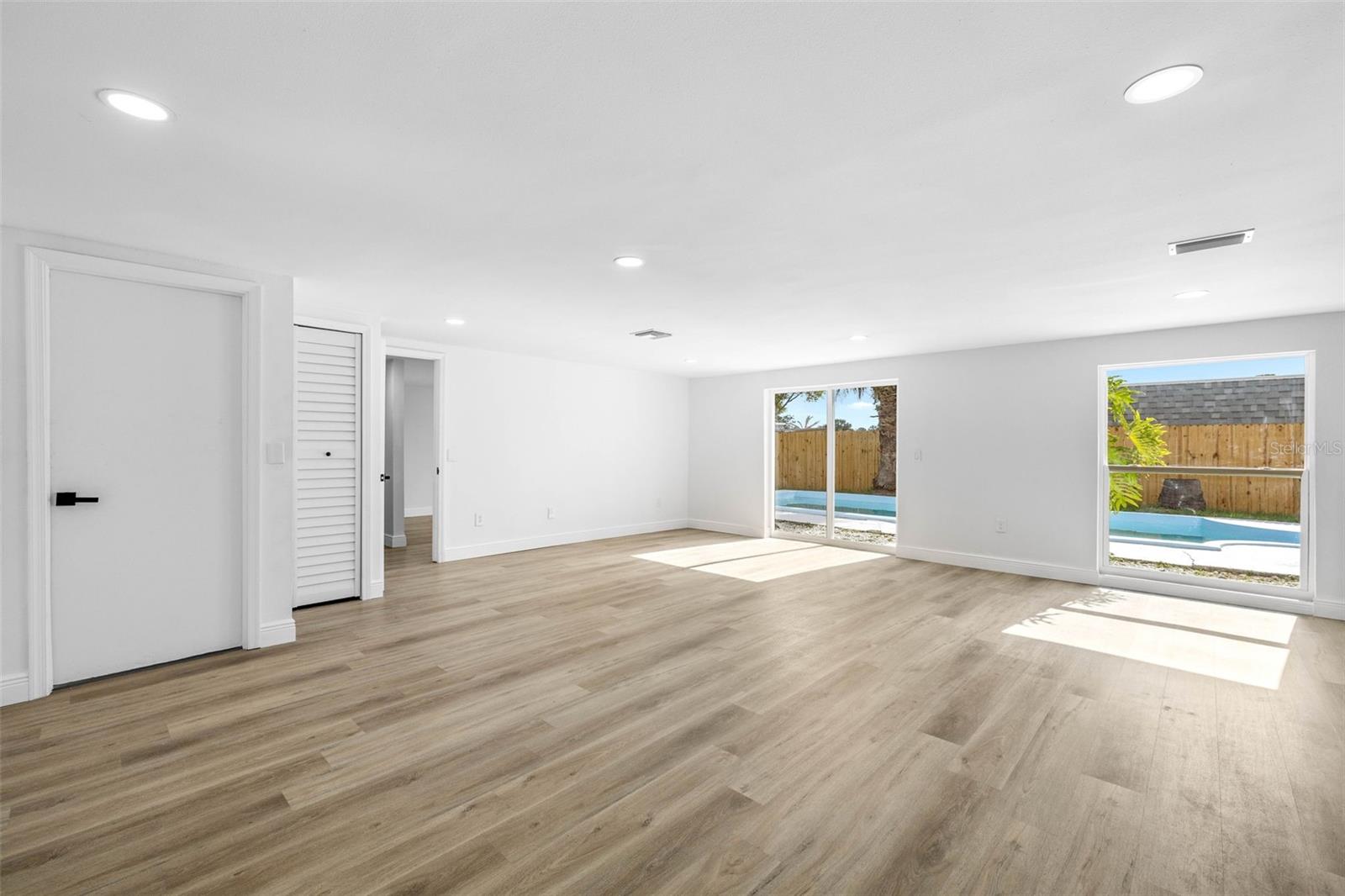 Image 4 of 49 For 9831 Scenic Drive