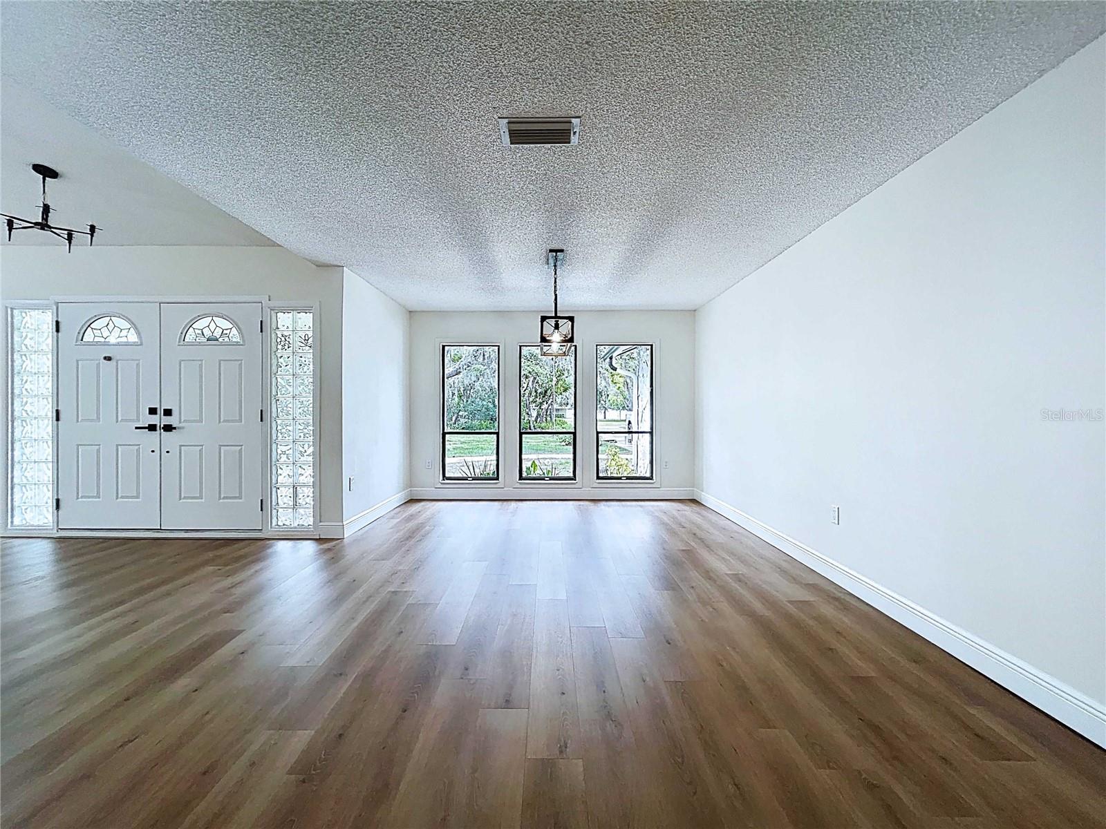 Listing photo id 9 for 6602 Winding Brook Drive