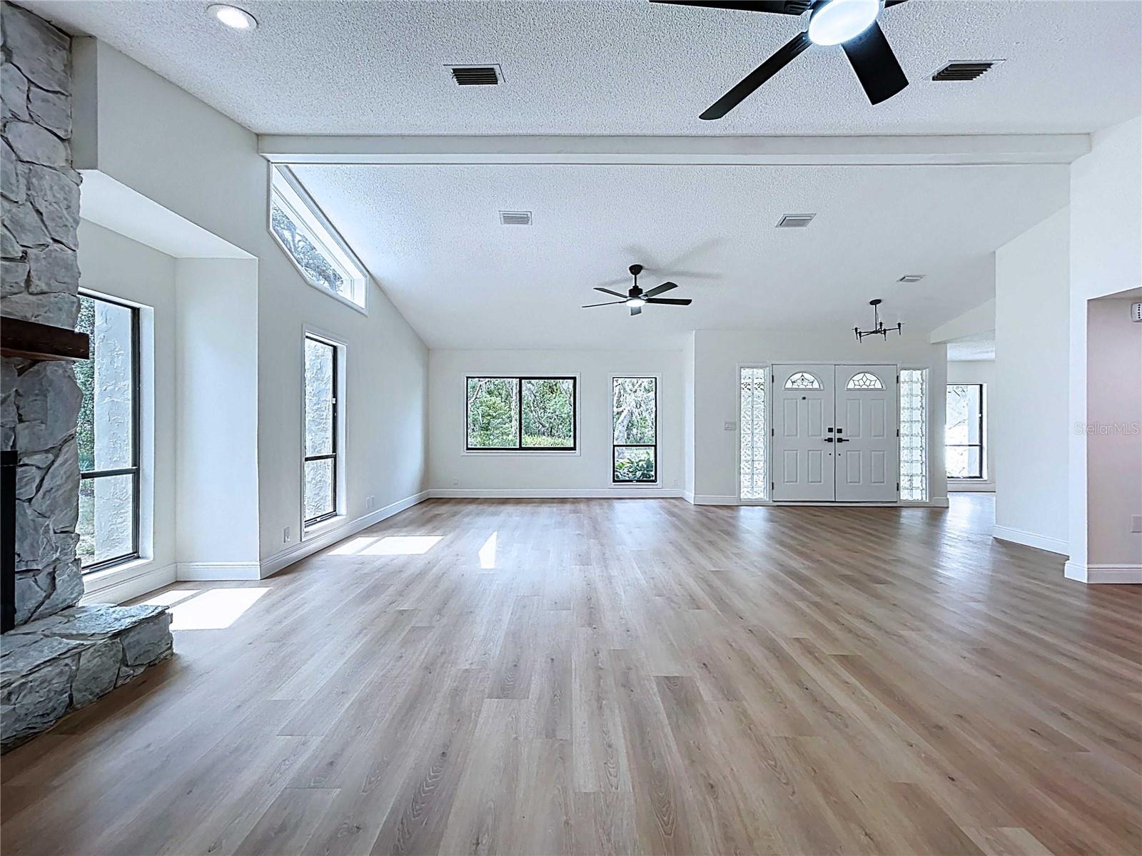 Listing photo id 12 for 6602 Winding Brook Drive