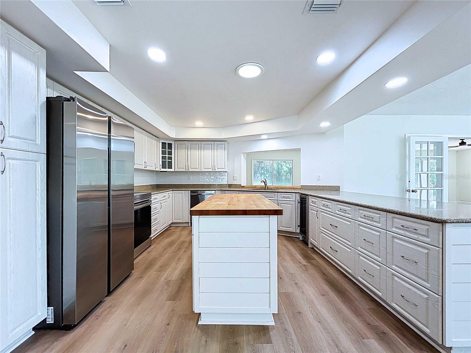 Listing photo id 33 for 6602 Winding Brook Drive