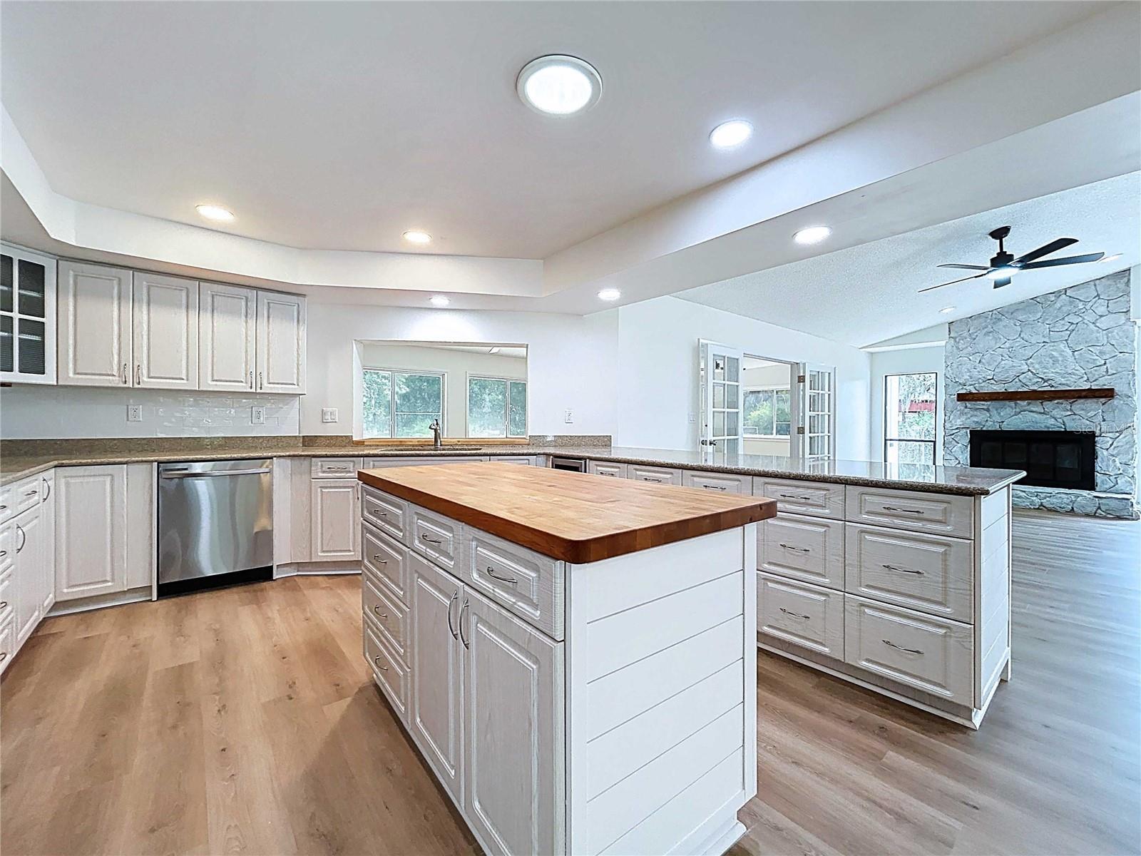 Listing photo id 5 for 6602 Winding Brook Drive