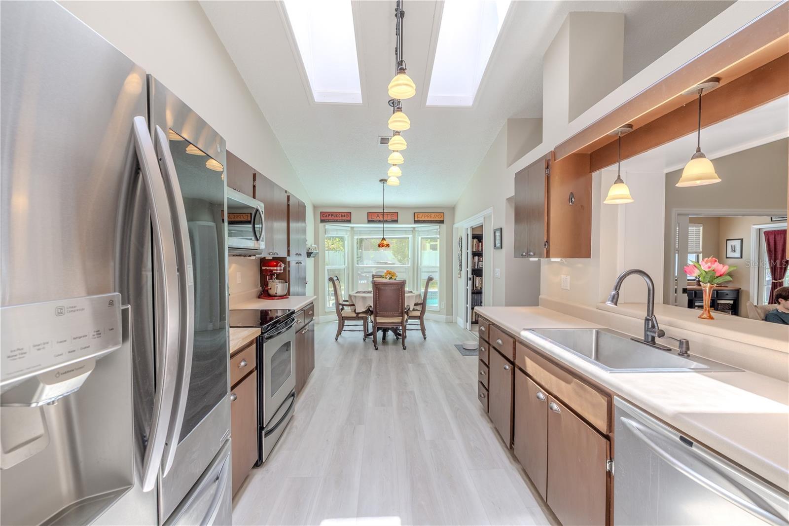 Listing photo id 12 for 465 Holly Hill Road