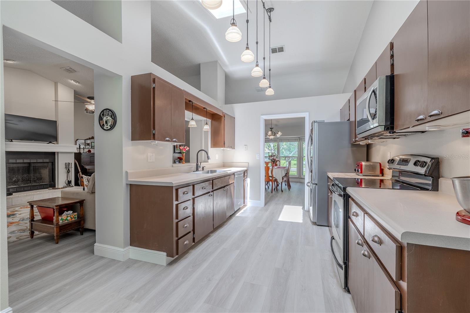 Listing photo id 15 for 465 Holly Hill Road
