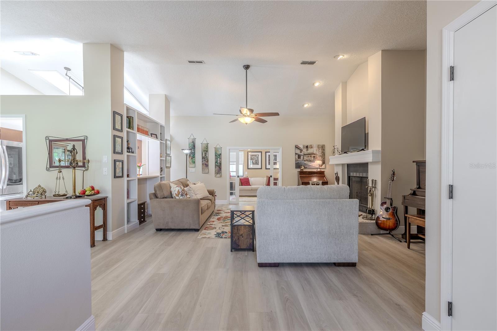 Listing photo id 3 for 465 Holly Hill Road