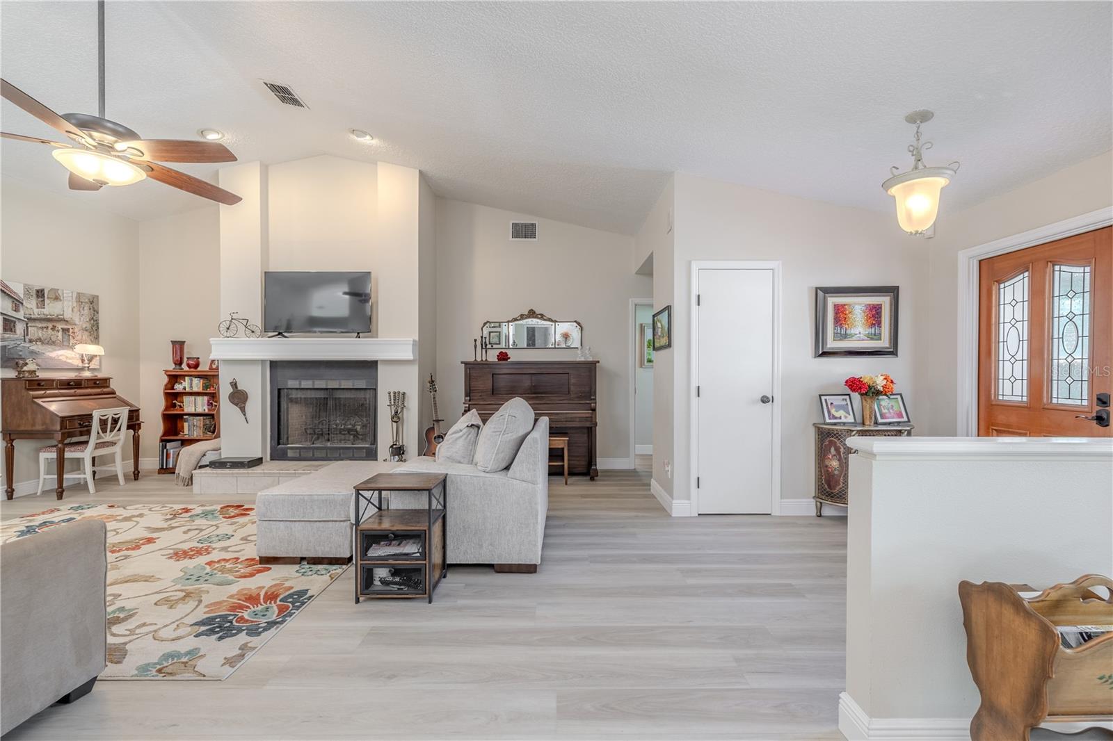 Listing photo id 4 for 465 Holly Hill Road
